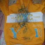 عفن الملابس أسبابه، مخاطره الصحية، وأفضل طرق إزالته دون إتلاف الأقمشة